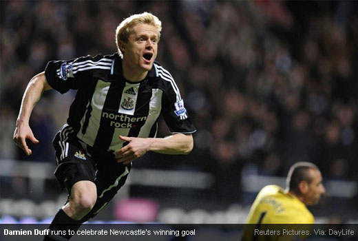 Damien Duff celebrating his Newcastle's winning goal against Spurs