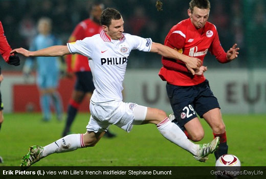 Erik Pieters (L) vies with Lille's french midfielder Stephane Dumont [Magpies Zone/Getty Images/DayLife]