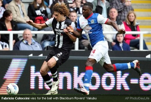 Fabricio Coloccini vies for the ball with Blackburn Rovers' Yakubu [MagpiesZone/AP Photos/Daylife]
