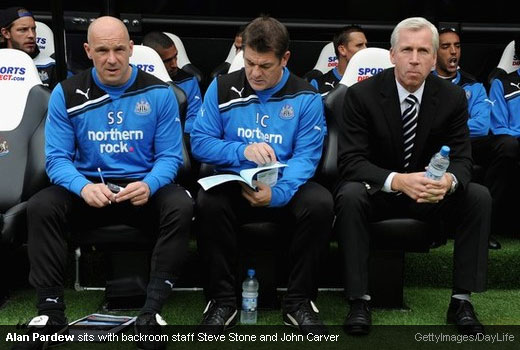 Alan Pardew sits with backroom staff Steve Stone and John Carver [Magpies Zone/GettyImages/DayLife]