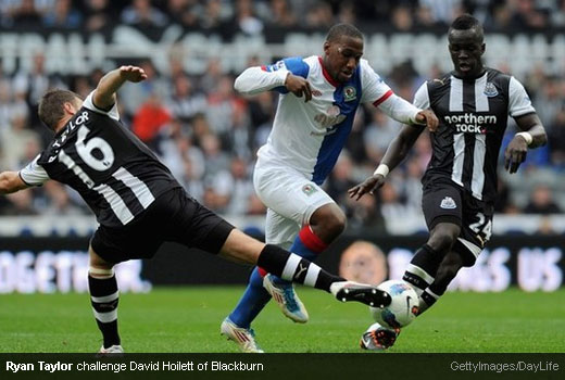 Ryan Taylor challenge David Hoilett of Blackburn [Magpies Zone/GettyImages/DayLife]