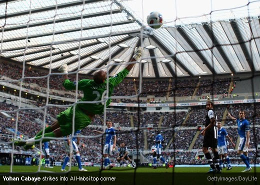 Yohan Cabaye strikes into Al Habsi top corner [MagpiesZone/GettyImages/DayLife]