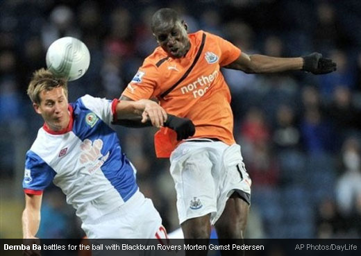 Demba Ba battles for the ball with Blackburn Rovers Morten Gamst Pedersen [Magpies Zone/AP Photos/DayLife]