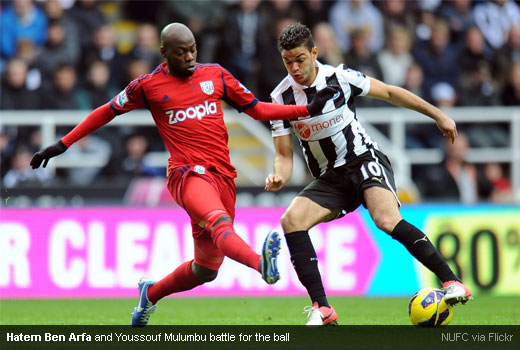 Hatem Ben Arfa and Youssouf Mulumbu battle for the ball