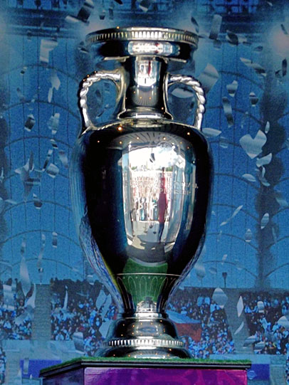 UEFA-EURO-trophy